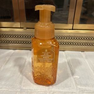 White barn iced cinnamon rolls soap